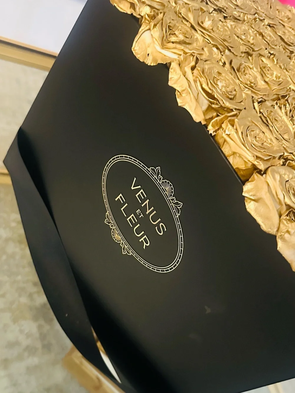 Venus et Fleur Classic Black Box with Gold Roses